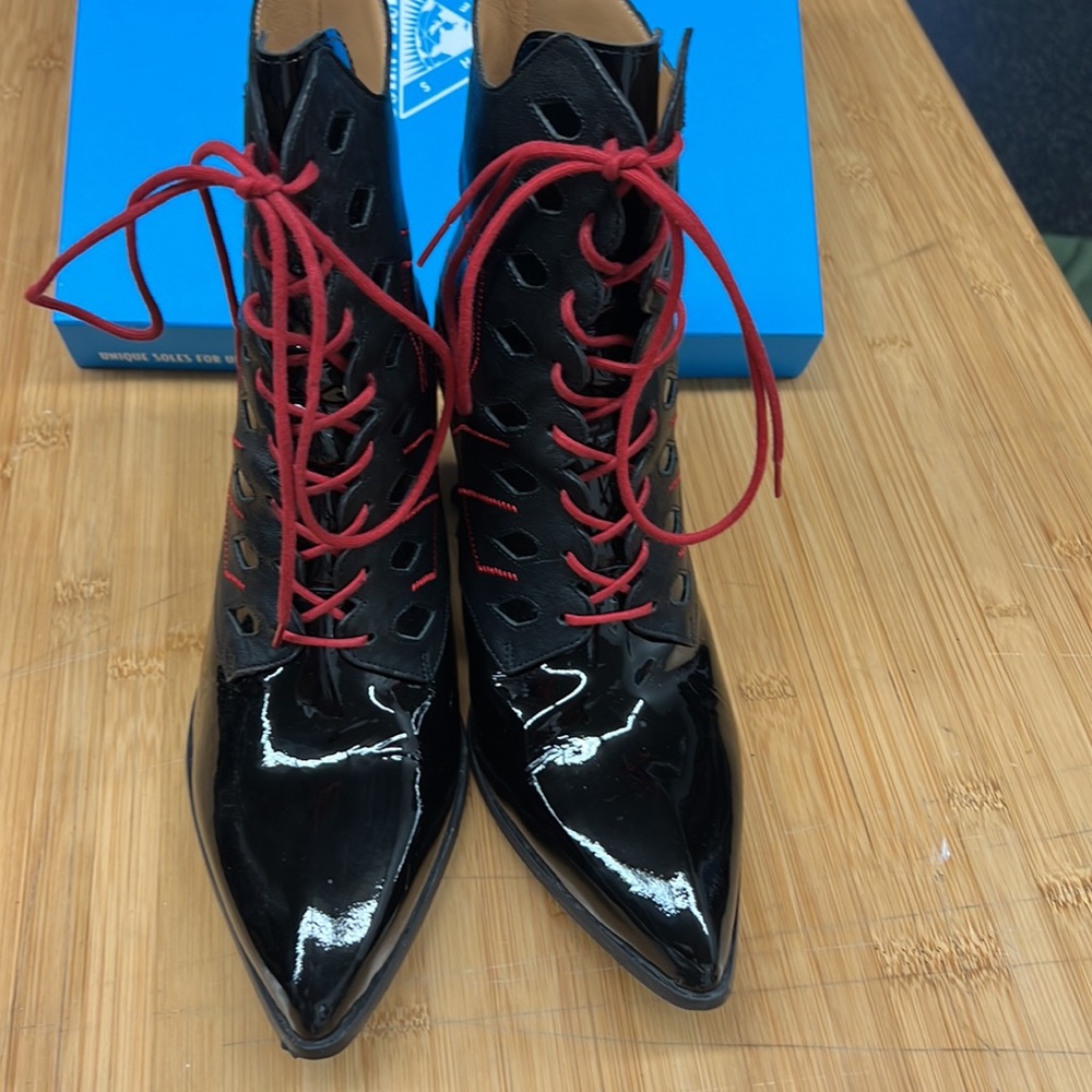 John Fluevog, Brit